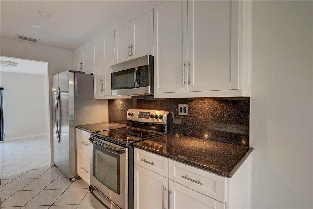 8247 Northwest 9th Street, Unit 6 Plantation, FL 33324 - Photo 5 of 27 Photo 5