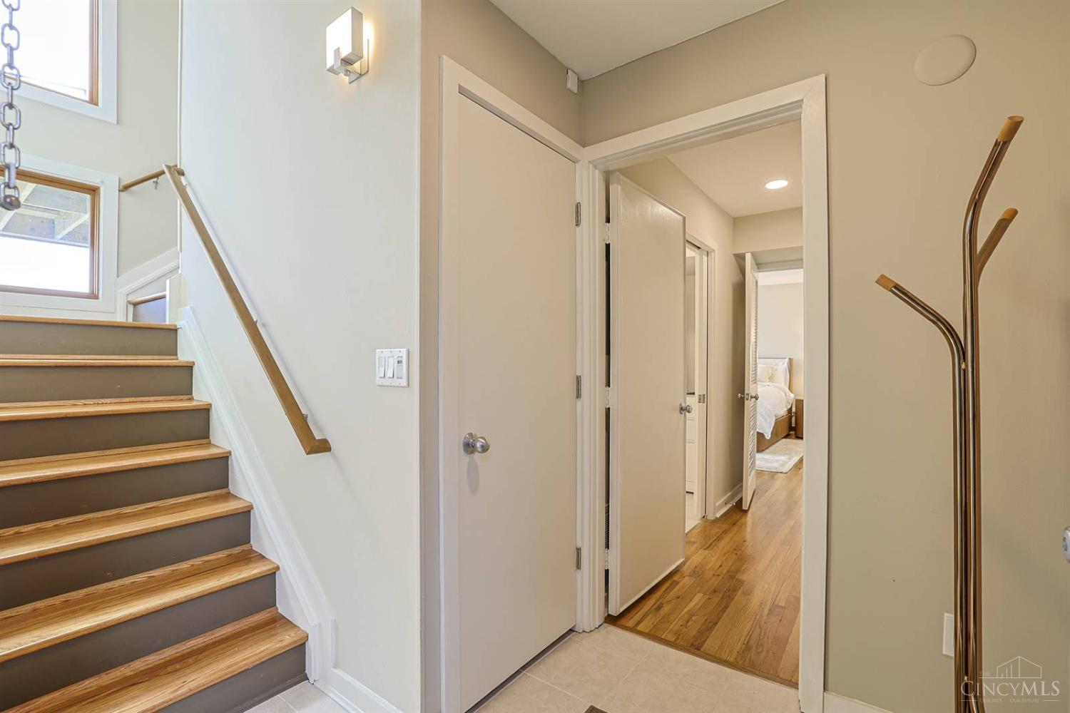1022 Hatch Street Cincinnati, OH 45202 - Photo 6 of 50