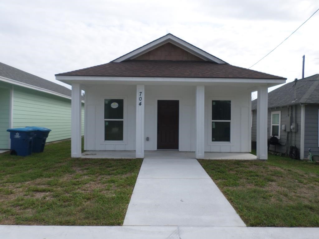 a front view of house with yard