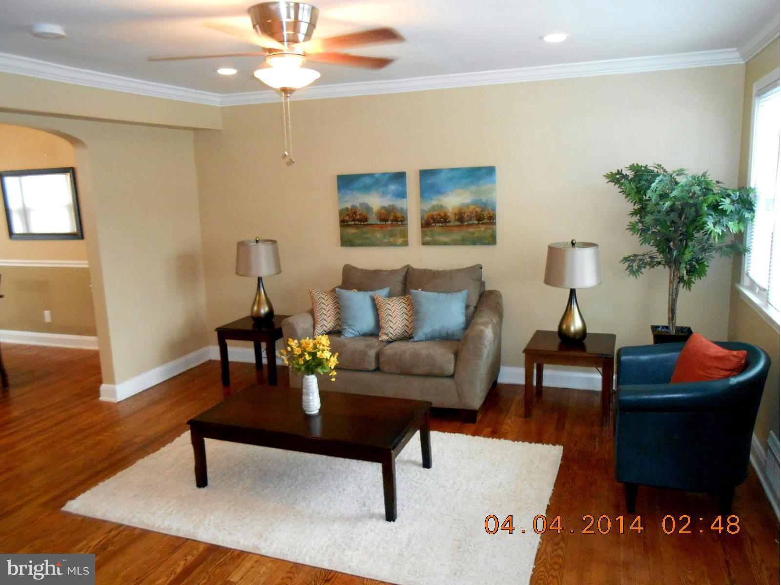 810 Benninghaus Road Baltimore, MD 21212 - Photo 8 of 30 Living Room