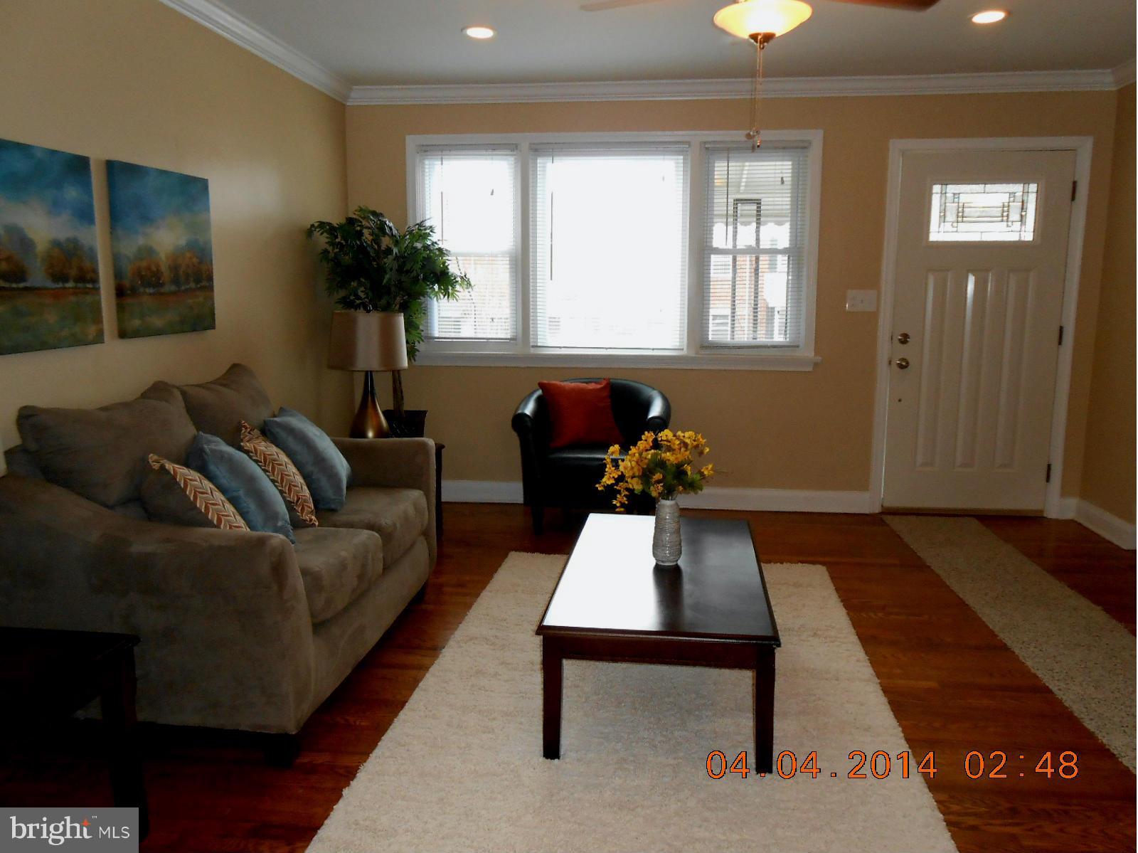 810 Benninghaus Road Baltimore, MD 21212 - Photo 9 of 30 Living Room