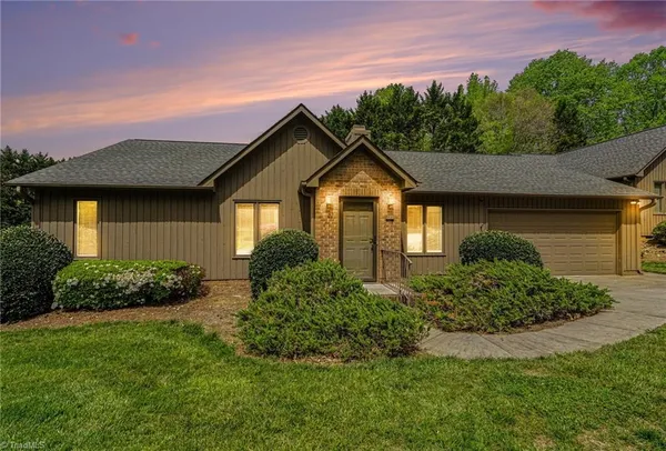 $279,900 | 572 Ridgehaven Drive, Winston-Salem, NC 27104