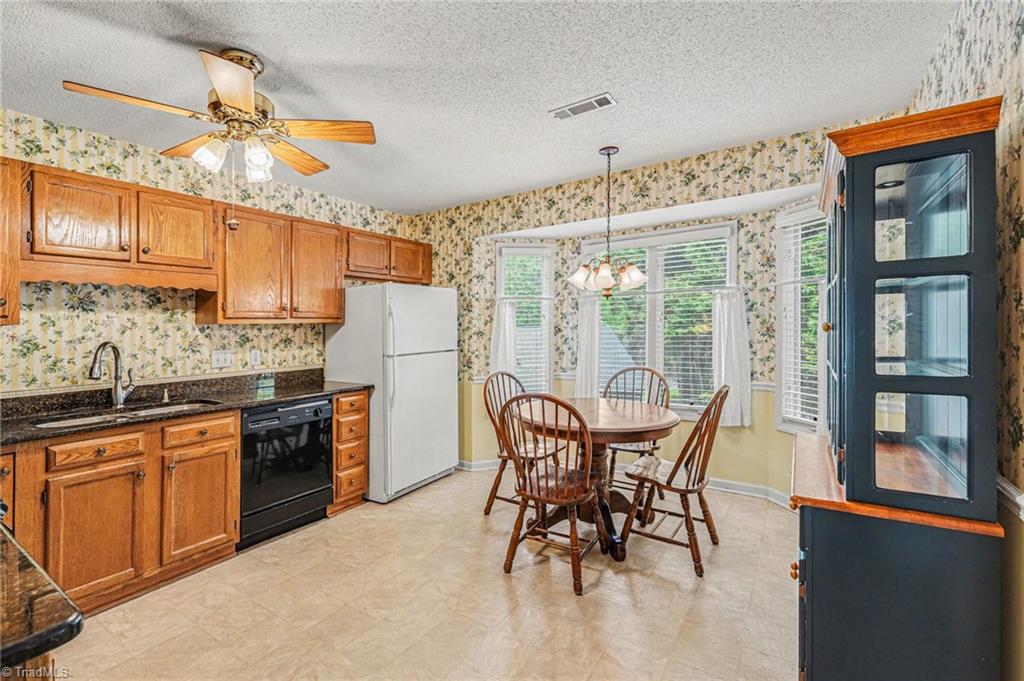 572 Ridgehaven Drive Winston-Salem, NC 27104 - Photo 12 of 28