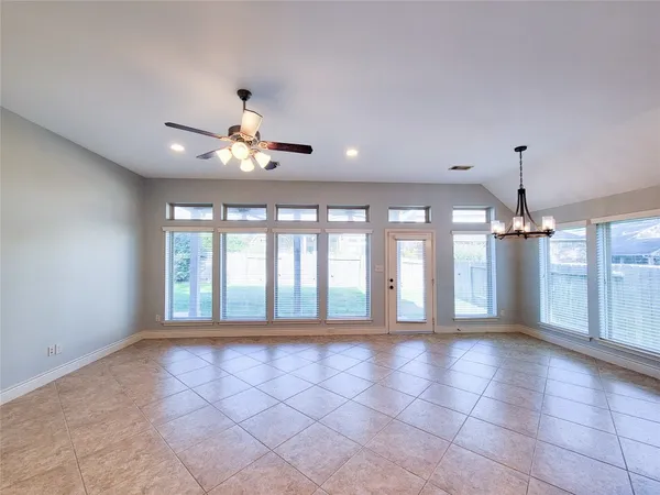 $2,600 | 106 Colina Vista Way, Montgomery, TX 77316