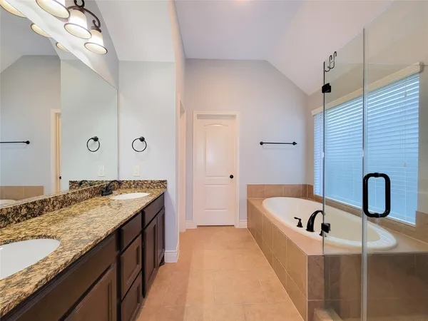 $2,600 | 106 Colina Vista Way, Montgomery, TX 77316