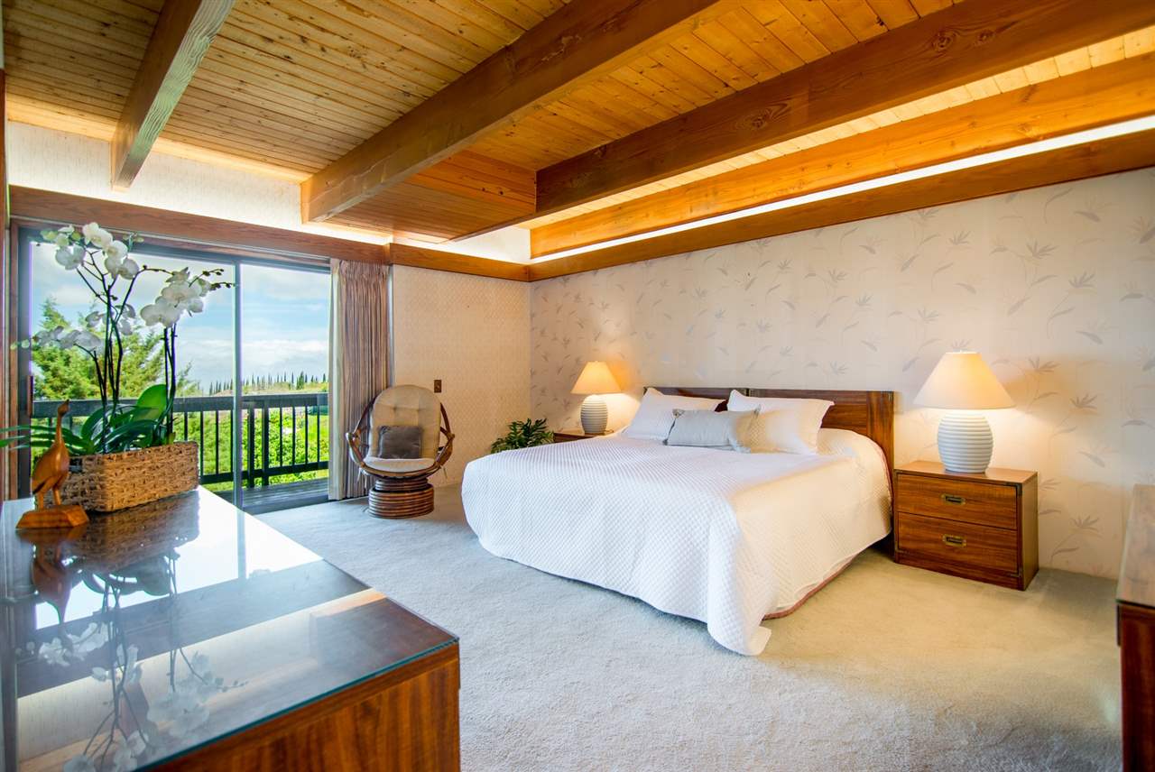 1470 Naalae Road Kula, HI 96790 - Photo 11 of 30 a bedroom with bed and a couch