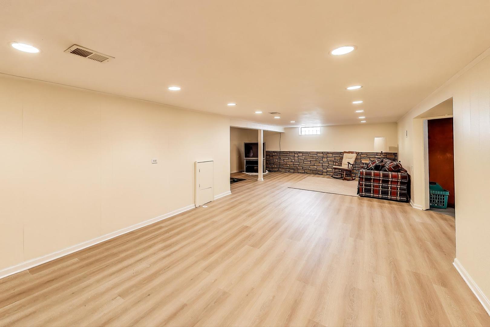 8849 Mc Vicker Avenue Morton Grove, IL 60053 - Photo 13 of 23