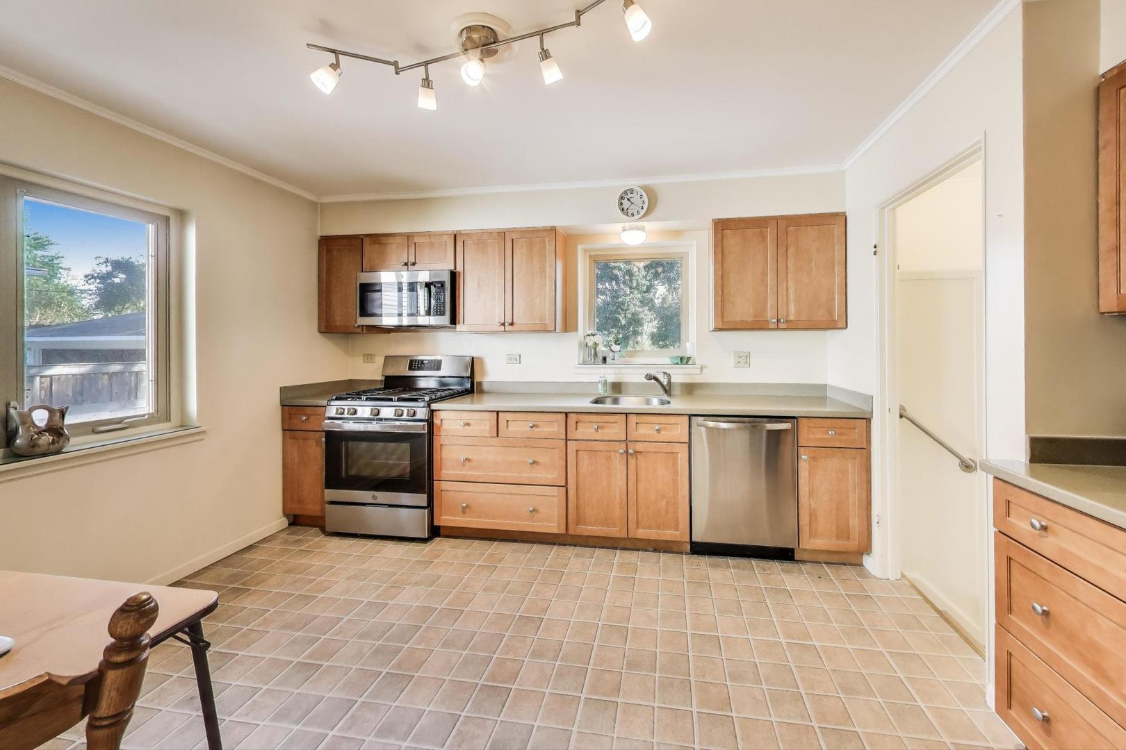 8849 Mc Vicker Avenue Morton Grove, IL 60053 - Photo 5 of 23