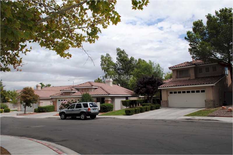 22 Rue De Parc Henderson, NV 89074 - Photo 29 of 32 Property Photo. Neighbors to the left.