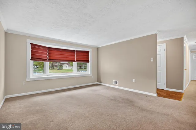 a view of empty room with window