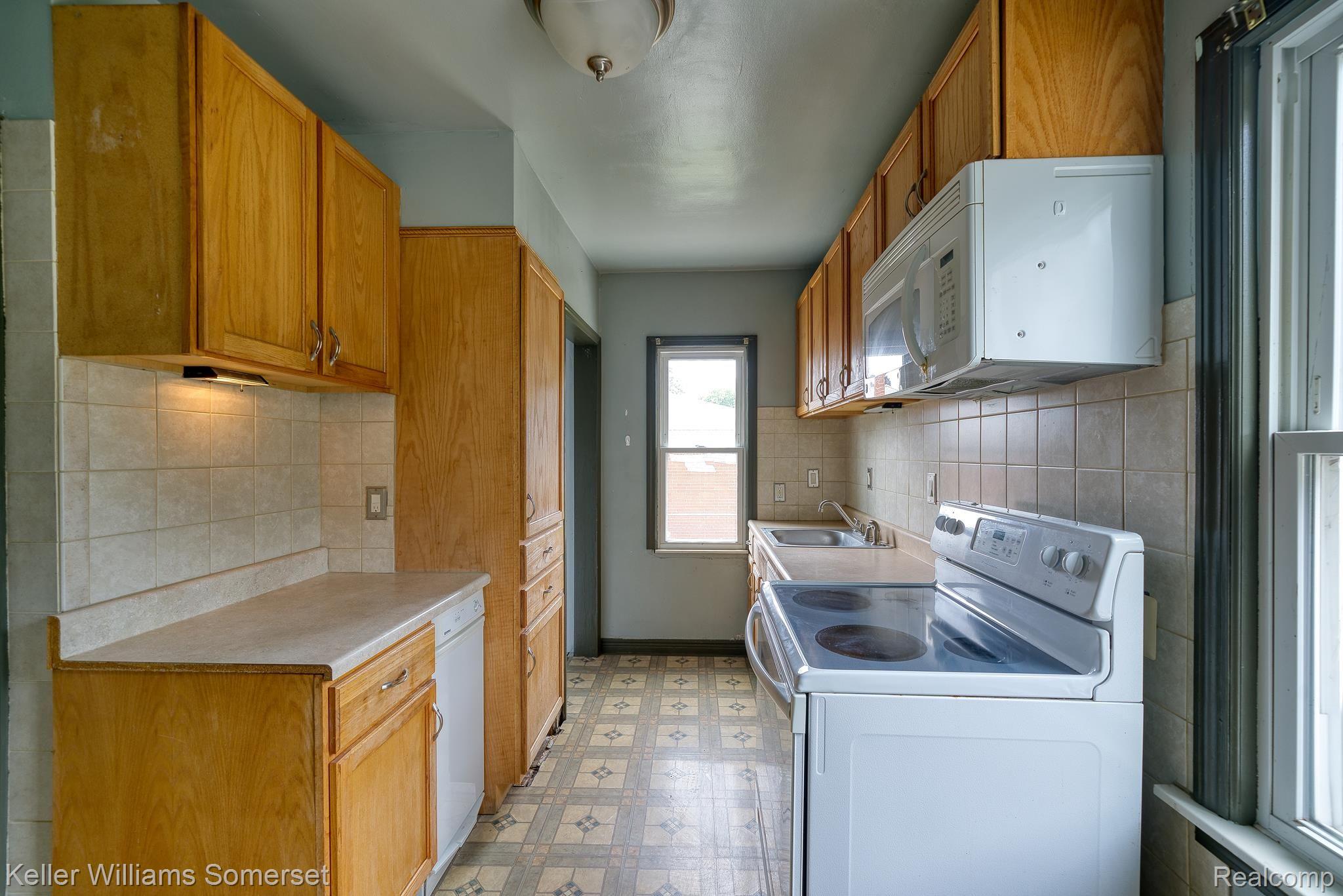 8485 Stephens Road Center Line, MI 48015 - Photo 11 of 27 Gallery Image 11
