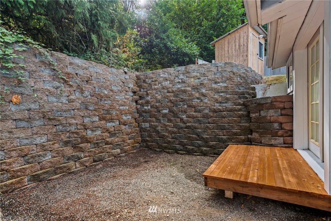 17415 Renton Issaquah Road Southeast Renton, WA 98059 - Photo 21 of 37 a view of house with backyard space