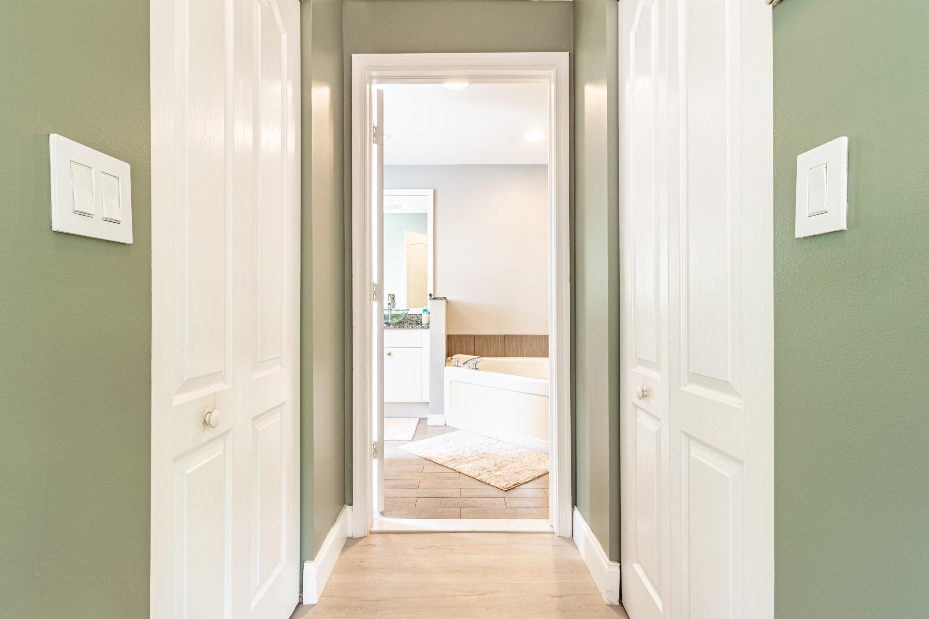 10155 Foal Road Lake Worth, FL 33449 - Photo 14 of 33 Hallway