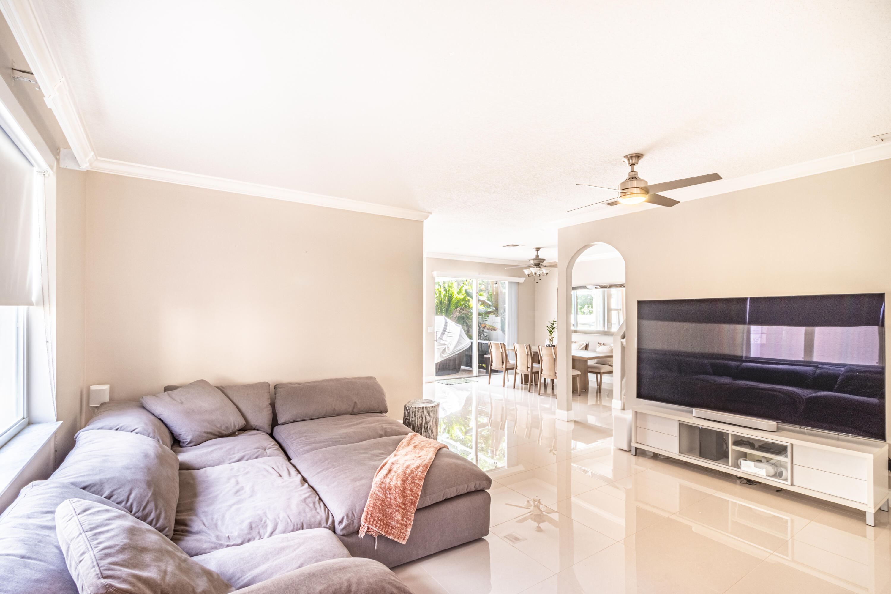 10155 Foal Road Lake Worth, FL 33449 - Photo 4 of 33 Living Room