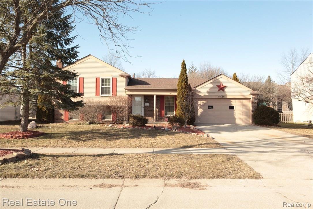 45018 Prestbury Road Canton, MI 48187 - Photo 1 of 47 IMG_761145018 Prestbury.JPG