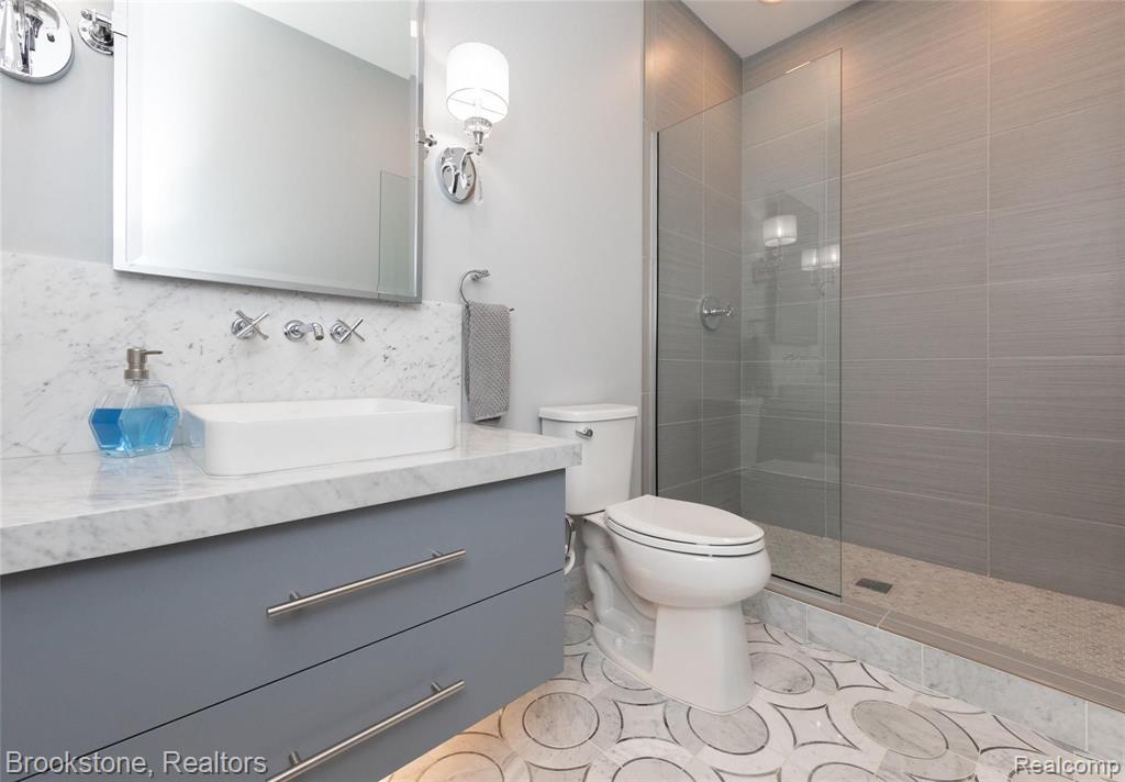 804 North Main Street, Unit 2E(#7) Rochester, MI 48307 - Photo 17 of 24