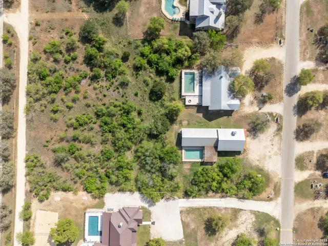 a view of a house with backyard and porch