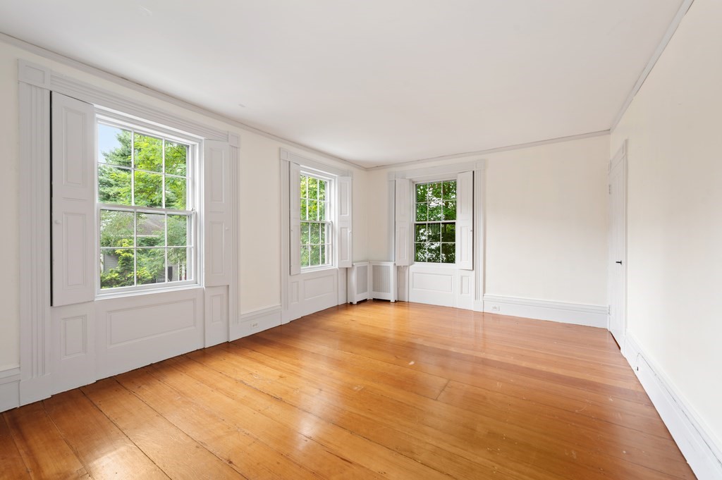 29 Follen Street Cambridge, MA 02138 - Photo 17 of 32 an empty room with windows