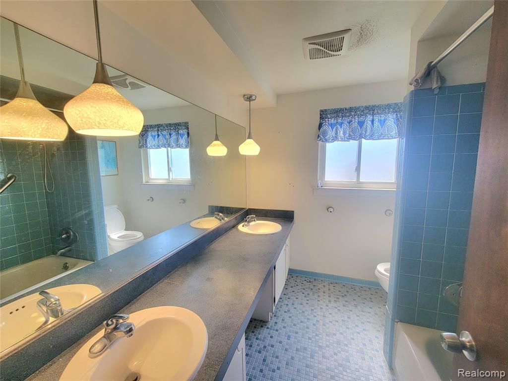3458 Common Road Warren, MI 48092 - Photo 17 of 22