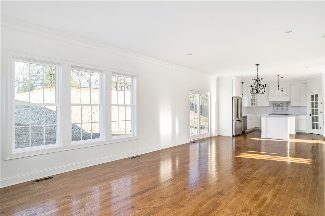 118 Cardinal Road Cranston, RI 02921 - Photo 8 of 17