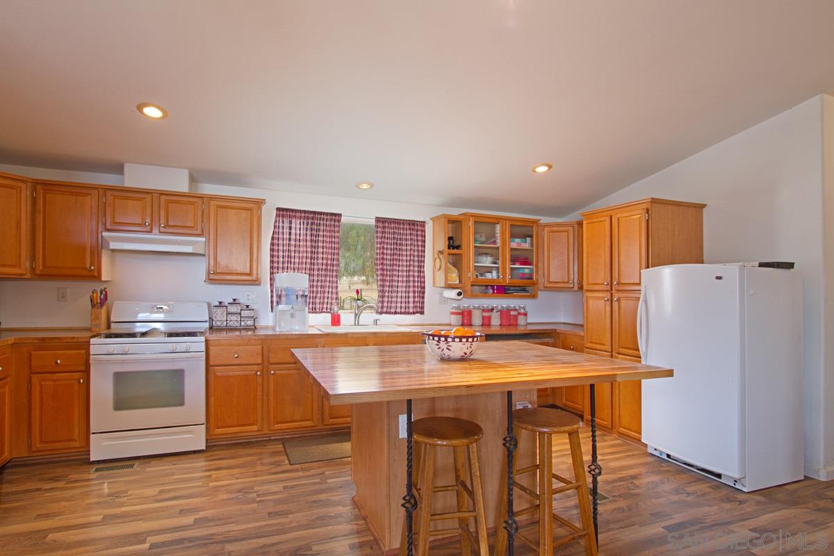 25105 Sultanas Road Homeland, CA 92548 - Photo 10 of 25 Gallery Image 10