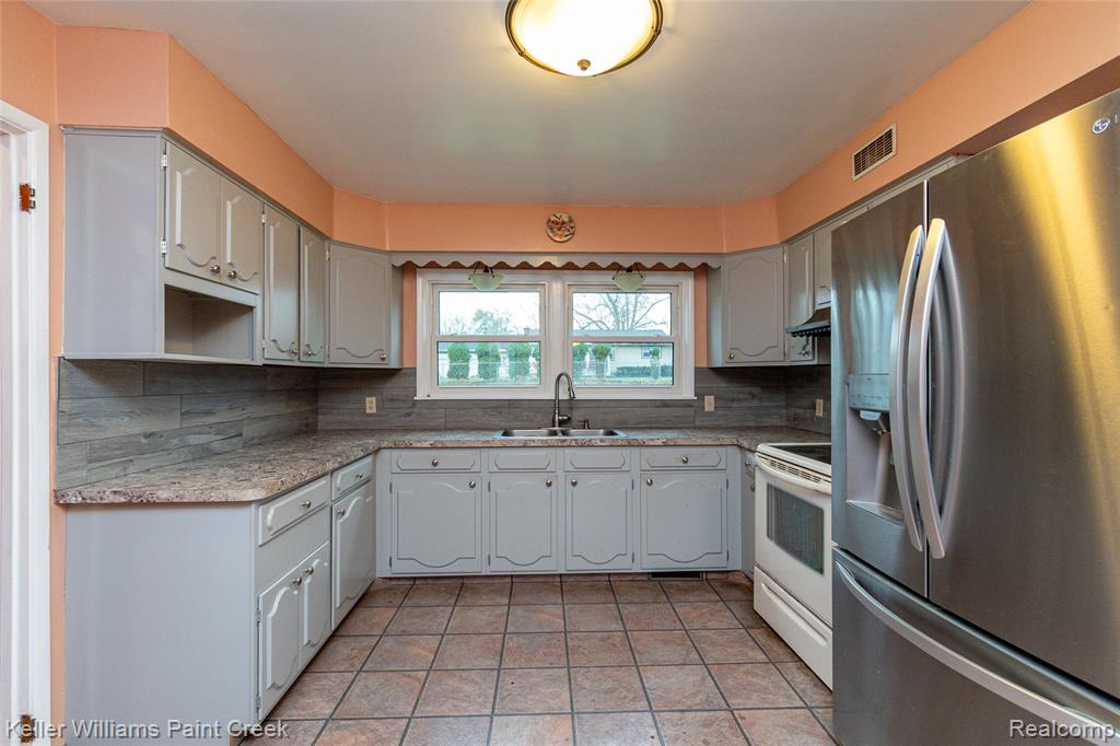 2307 Kenilworth Road Jackson, MI 49203 - Photo 11 of 36