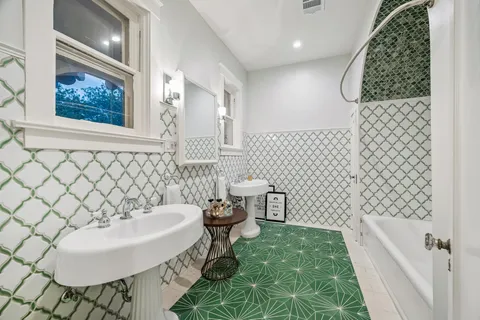 $4,600,000 | 15 Courtlandt Place, Houston, TX 77006