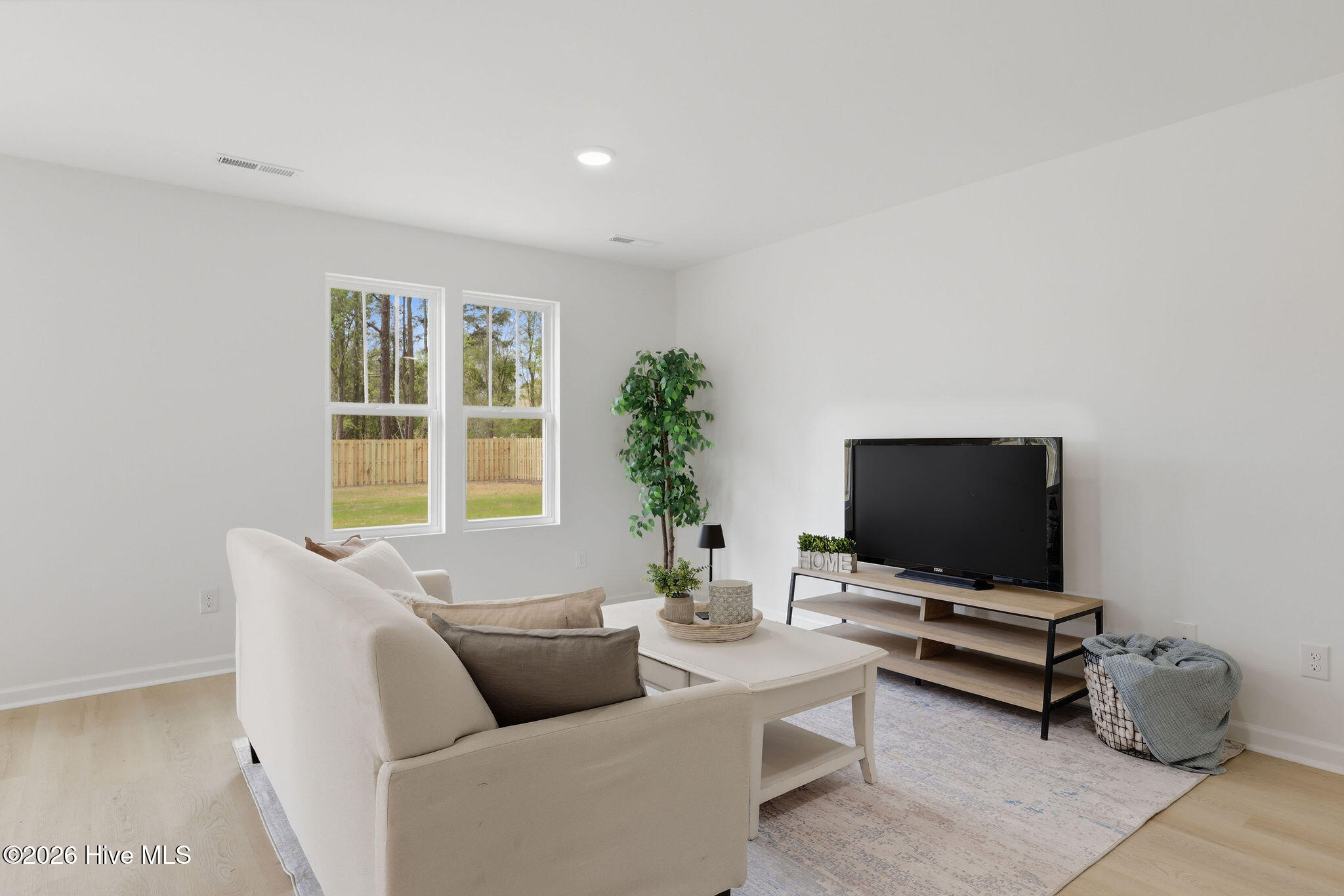 161 King Road Jacksonville, NC 28540 - Photo 12 of 45 Living Room