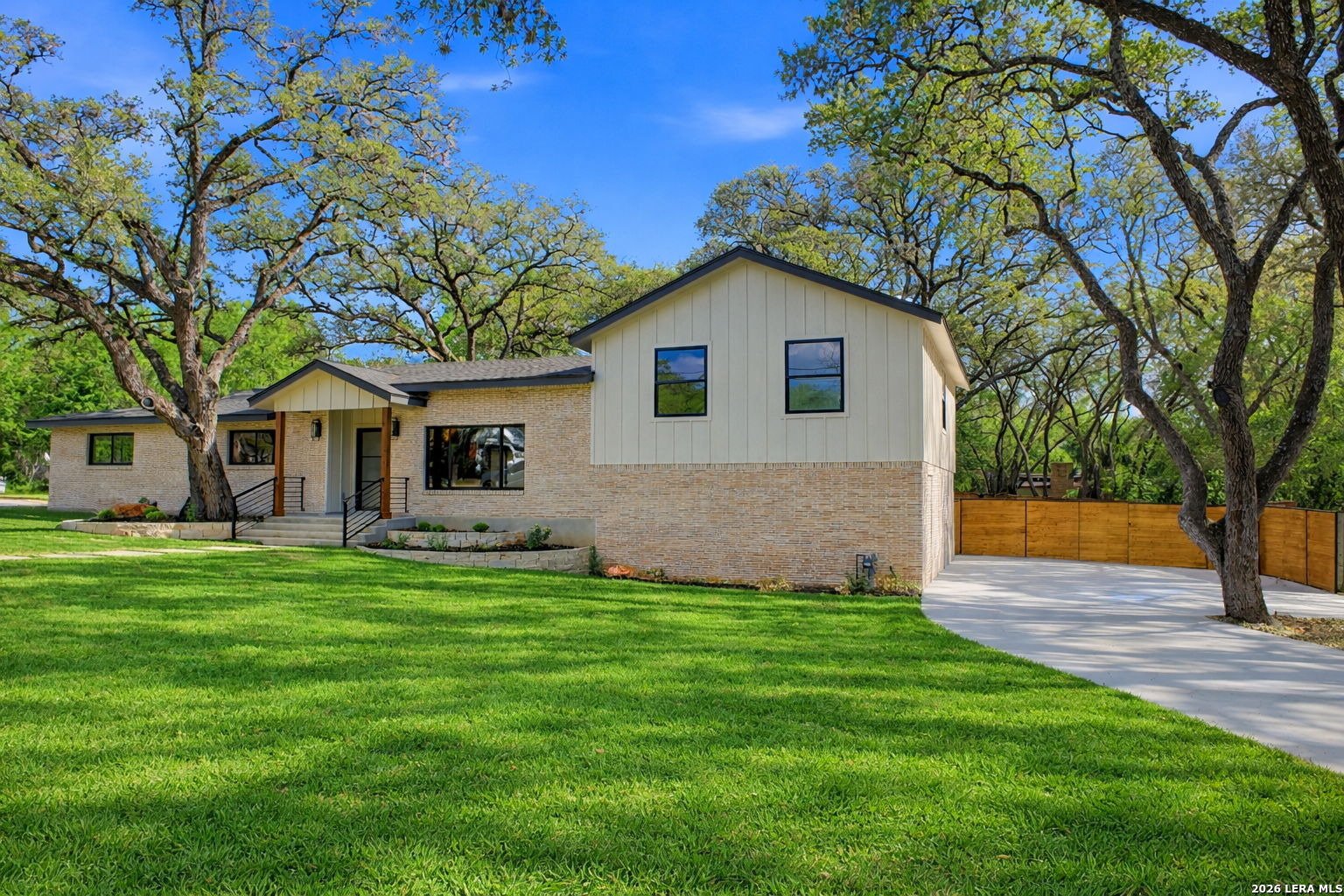 118 Tigertail Road Hollywood Park, TX 78232 - Photo 3 of 50