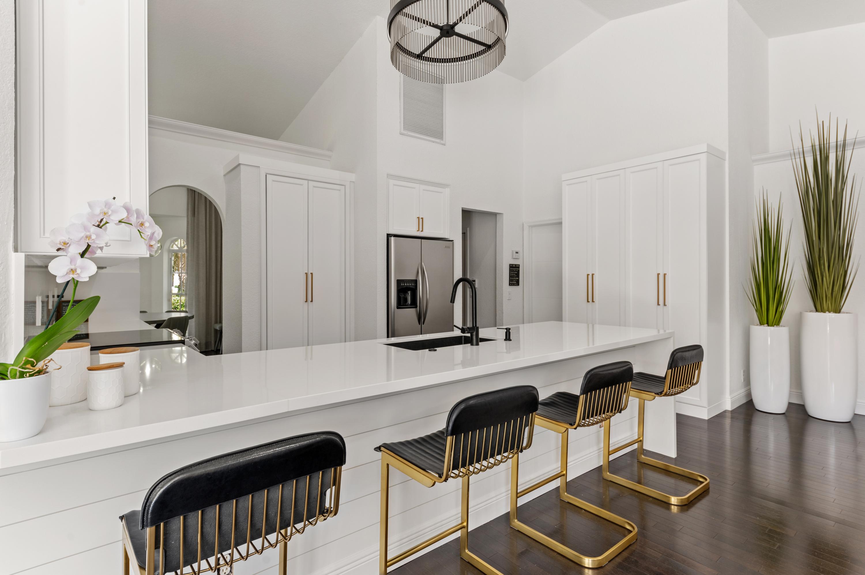 8330 Sawpine Road Delray Beach, FL 33446 - Photo 6 of 18 Bar