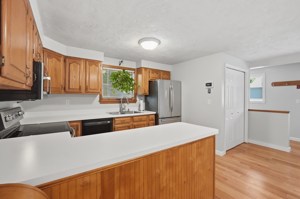 30 Golden Hills Road Saugus, MA 01906 - Photo 10 of 40