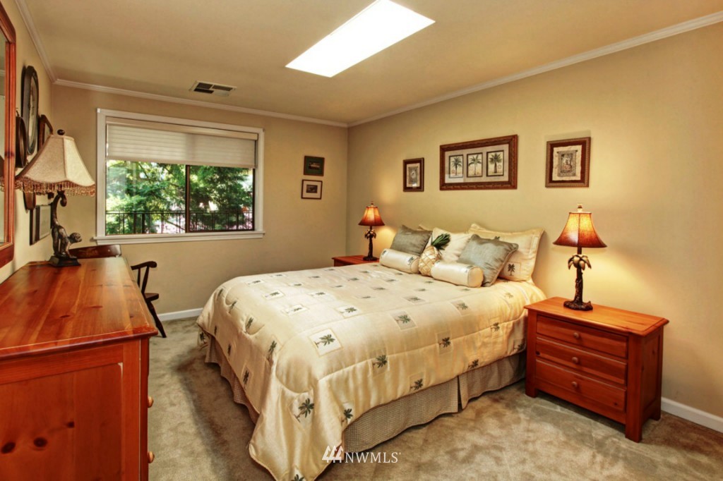 3100 West Commodore Way, Unit 404 Seattle, WA 98199 - Photo 11 of 19 Gallery Image 11