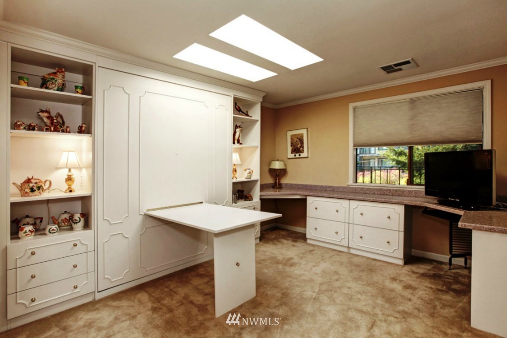 3100 West Commodore Way, Unit 404 Seattle, WA 98199 - Photo 13 of 19 Gallery Image 13