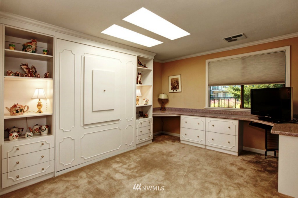 3100 West Commodore Way, Unit 404 Seattle, WA 98199 - Photo 14 of 19 Gallery Image 14