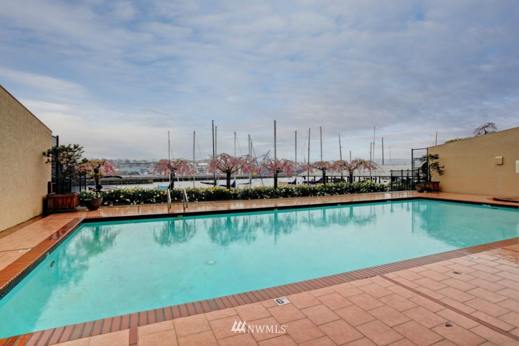 3100 West Commodore Way, Unit 404 Seattle, WA 98199 - Photo 18 of 19 Gallery Image 18