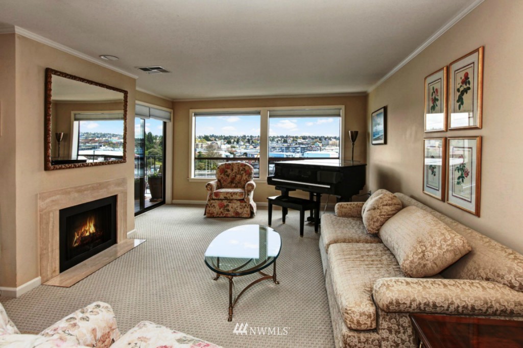 3100 West Commodore Way, Unit 404 Seattle, WA 98199 - Photo 7 of 19 Gallery Image 7