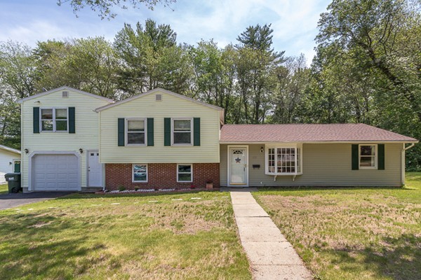 682 Benson Road Northbridge, MA 01588 - Photo 2 of 30 Gallery Image 2