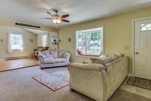 682 Benson Road Northbridge, MA 01588 - Photo 5 of 30 Gallery Image 5