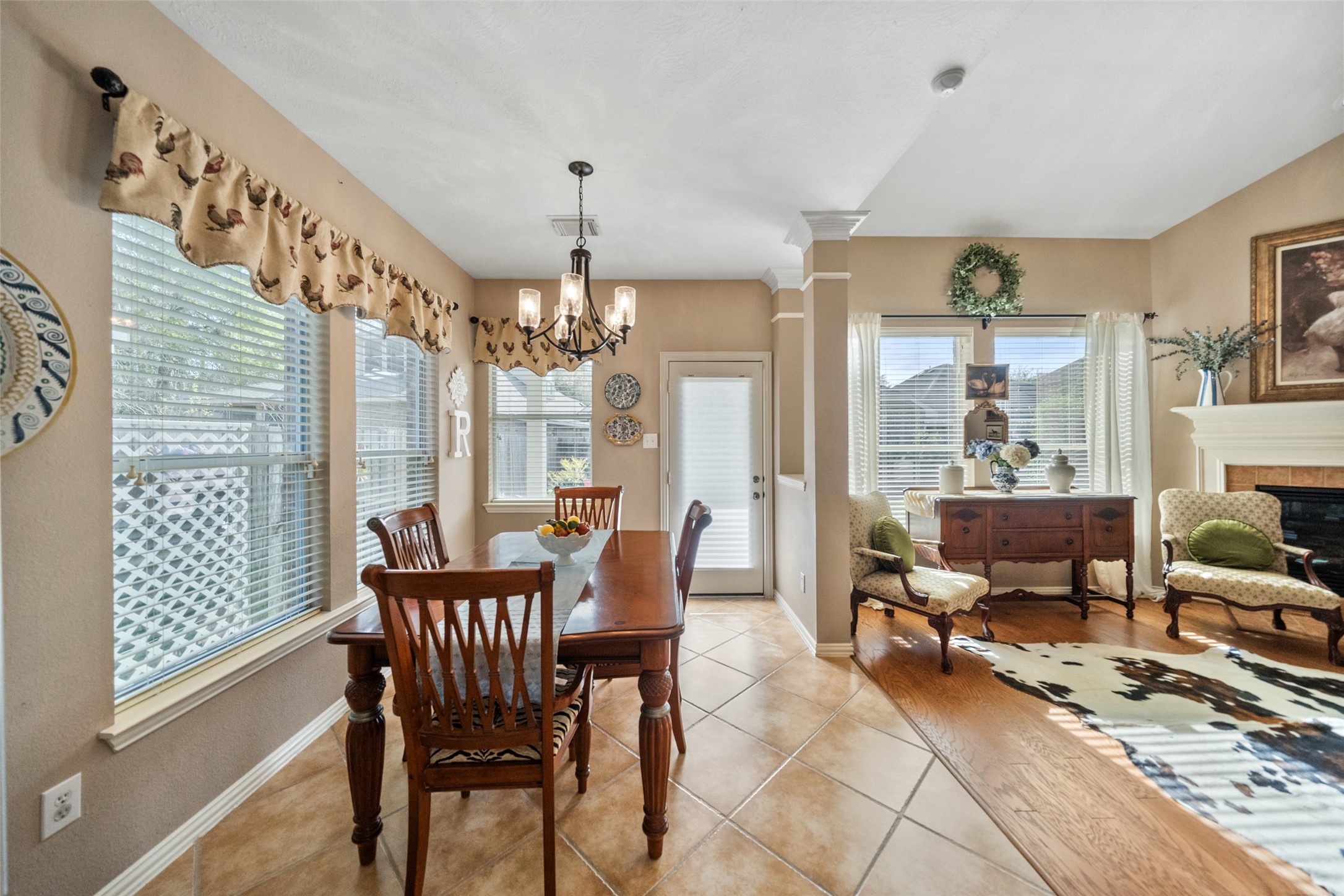 14422 Andrews Ridge Lane Humble, TX 77396 - Photo 18 of 40 a view of a livingroom with furniture and window