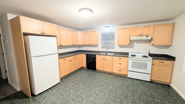 $2,000 | 266 Bell Street, Manchester, NH 03103