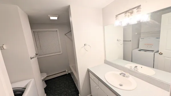 $2,000 | 266 Bell Street, Manchester, NH 03103