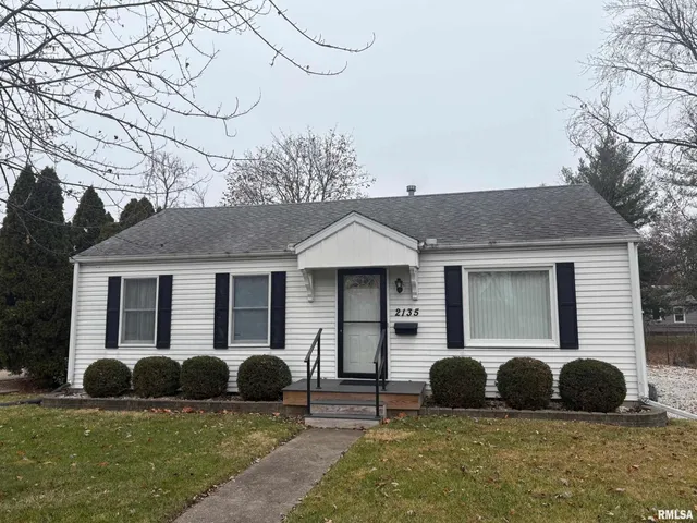 $114,900 | 2135 West Harper Terrace, Peoria, IL 61604