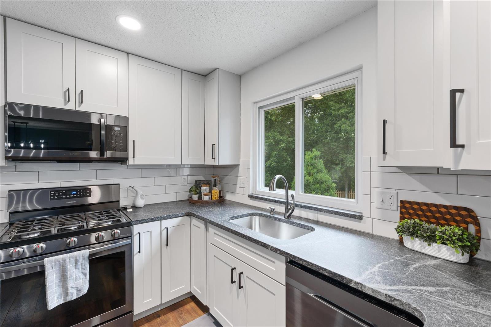 7033 Chalkstone Road St. Louis, MO 63129 - Photo 13 of 40 Gallery Image 13