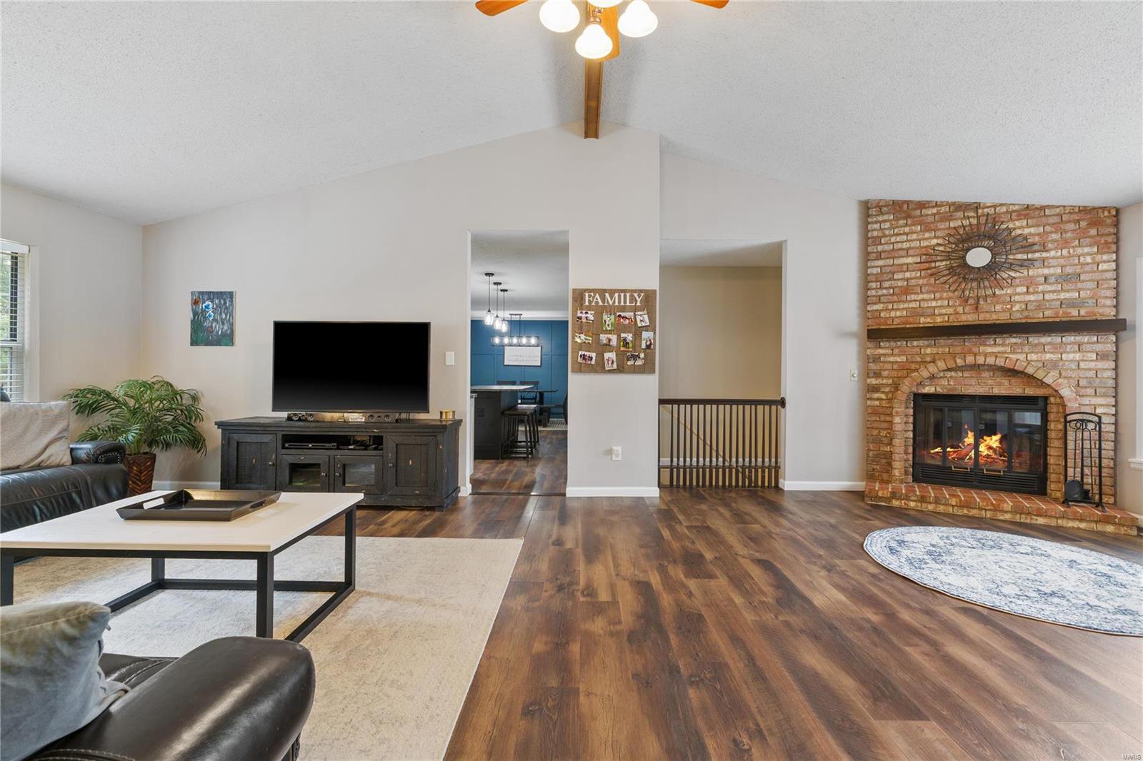 7033 Chalkstone Road St. Louis, MO 63129 - Photo 3 of 40 Gallery Image 3