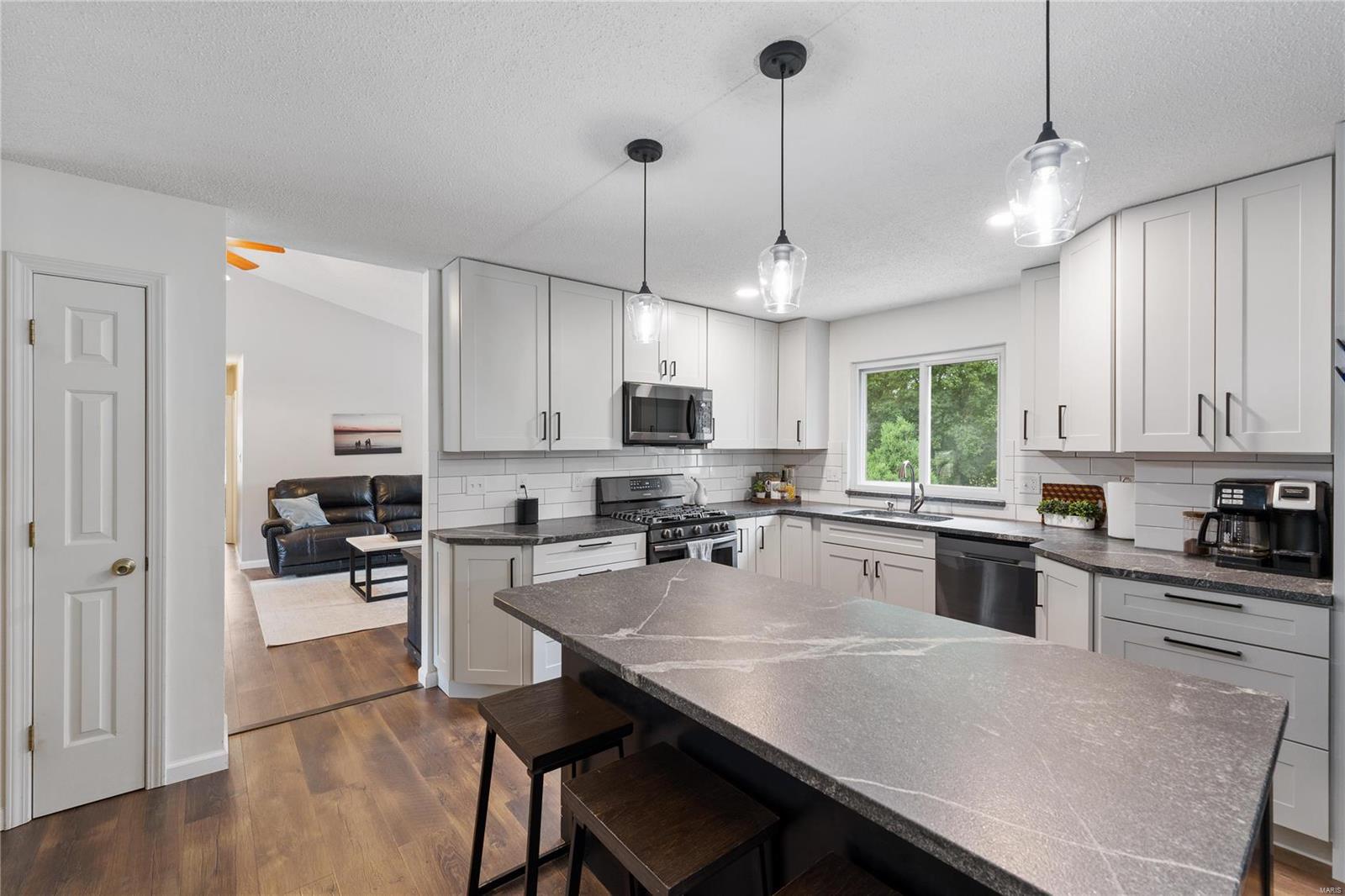 7033 Chalkstone Road St. Louis, MO 63129 - Photo 9 of 40 Gallery Image 9