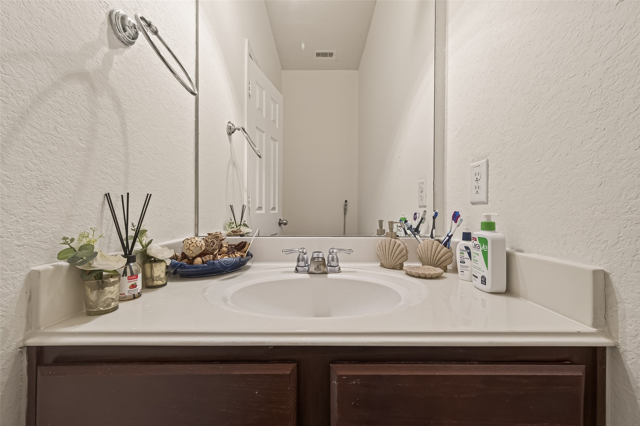 18303 All Oak Trail Houston, TX 77084 - Photo 17 of 31 a bathroom with a sink and a mirror