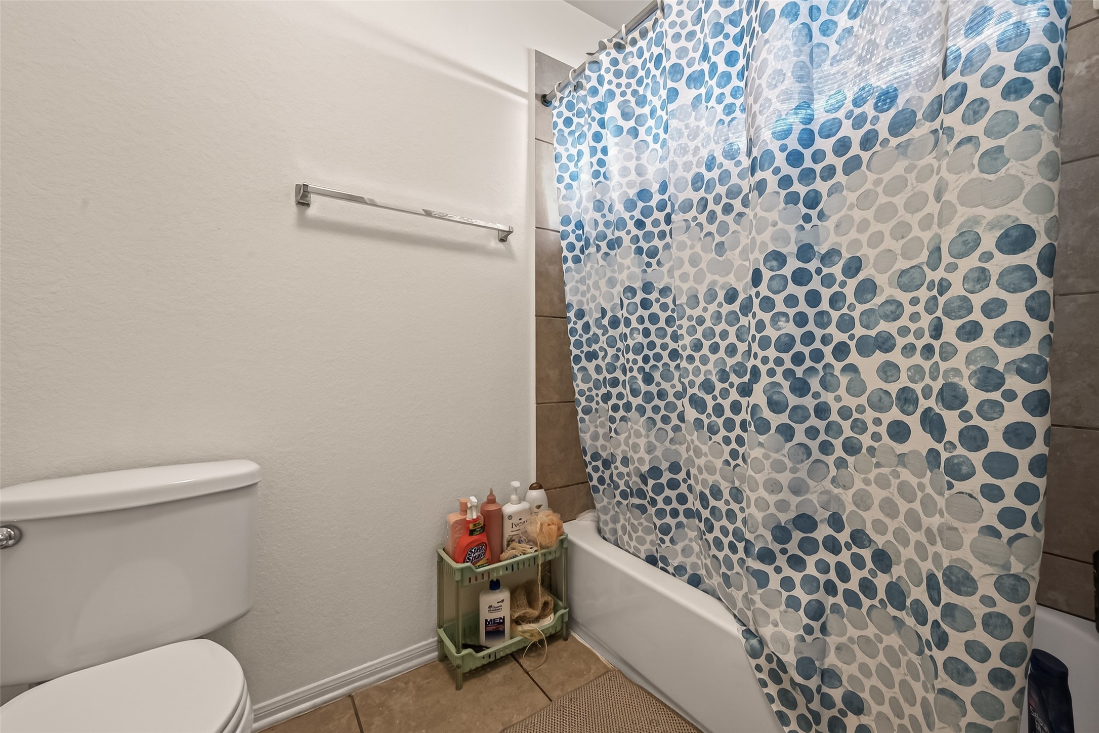18303 All Oak Trail Houston, TX 77084 - Photo 22 of 31 a bathroom with a toilet and a shower curtain