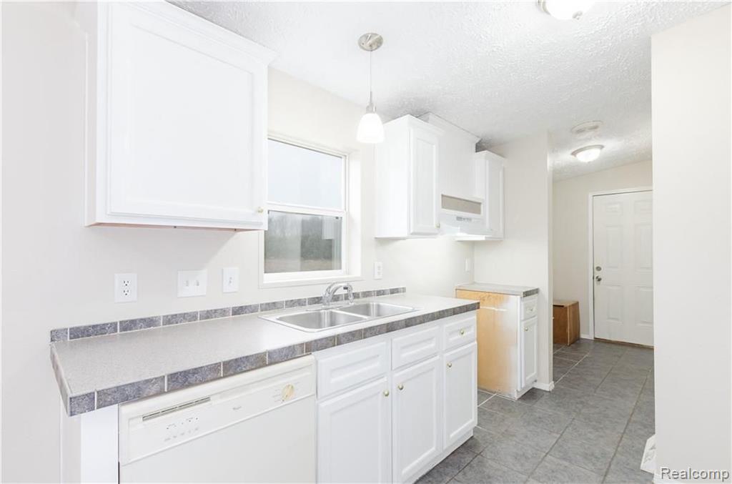 23500 Karr Road Belleville, MI 48111 - Photo 11 of 42