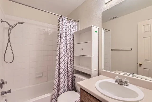 $1,800 | 716 Scheel Road, Kyle, TX 78640