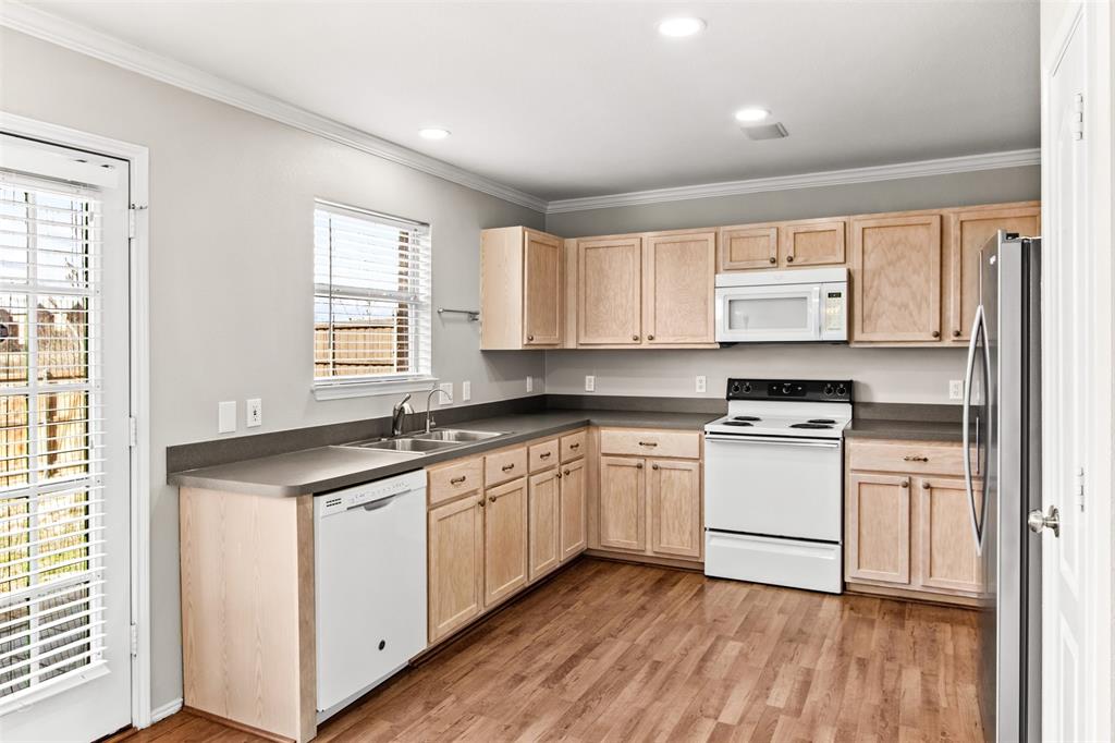 2039 Diamond Ridge Drive Carrollton, TX 75010 - Photo 11 of 30